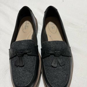 Clark’s size 8 loafers in black.  Like new